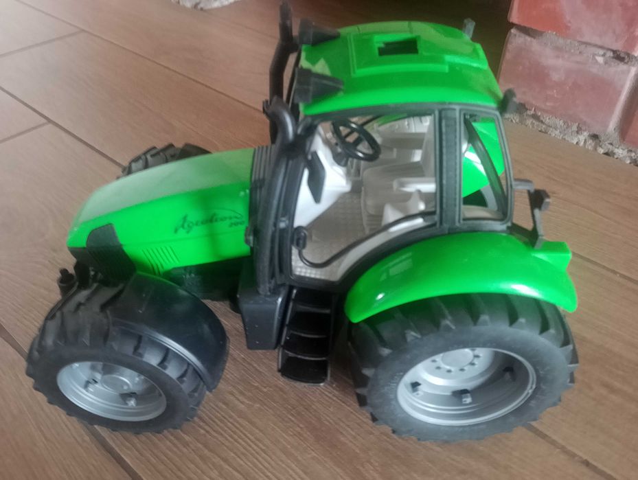 Автомодель Bruder Трактор Agrotron 200