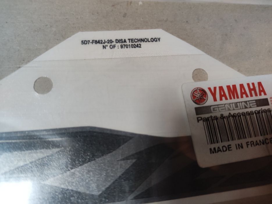 Osłona  boczna  boczek naklejka Yamaha R125 OEM