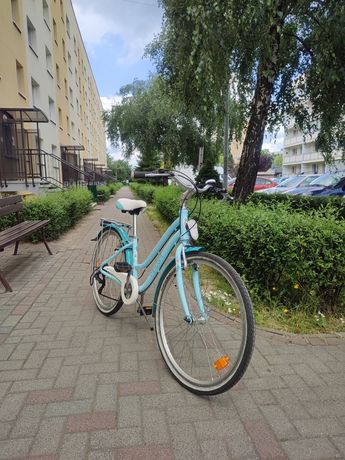 Piękny dziewczęcy rower na krótkie i dalsze wakacyjne wyprawy.