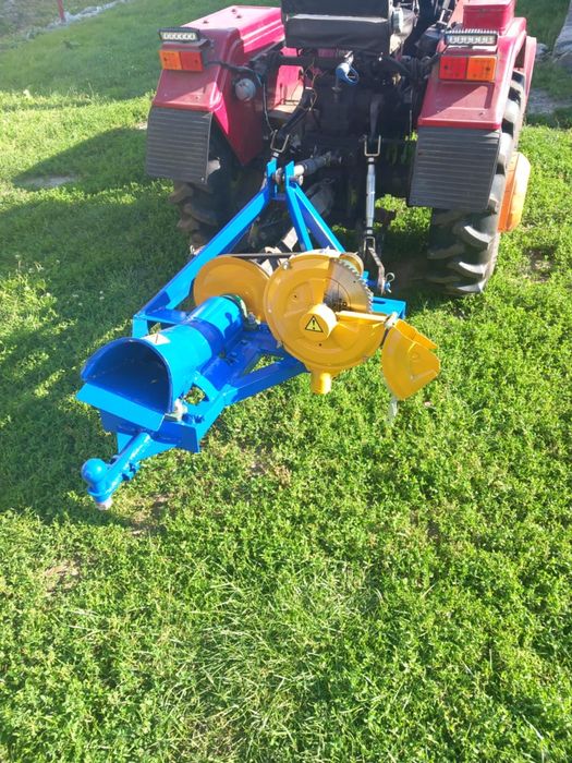 Шнековий подрібнювач гілок з циркуляркою