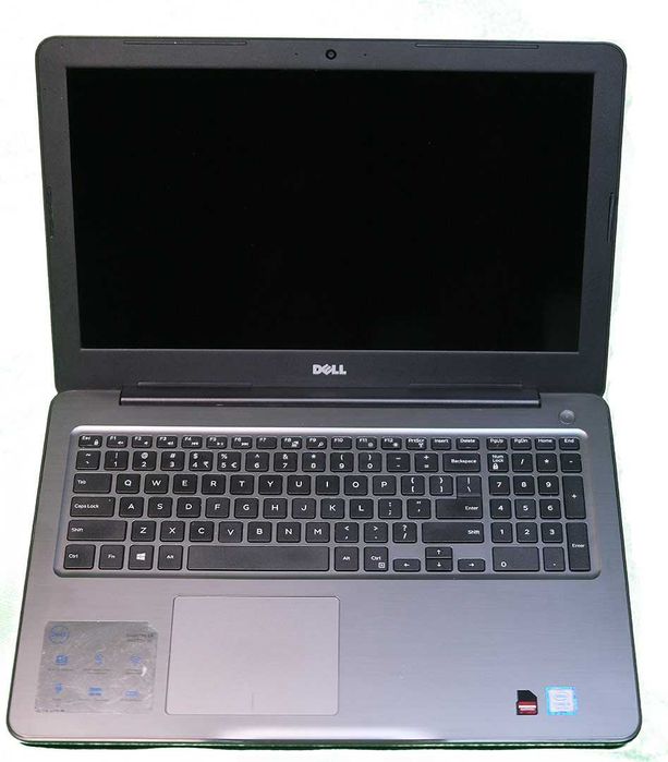 Dell Inspiron 15 z Windows 11 Professional 25H2 - laptop model 5567