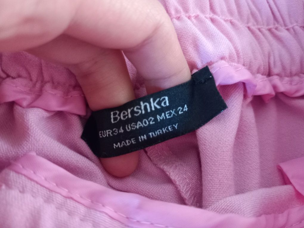 Różowe spodnie, bojówki z łańcuszkiem, Bershka, roz. XS 34