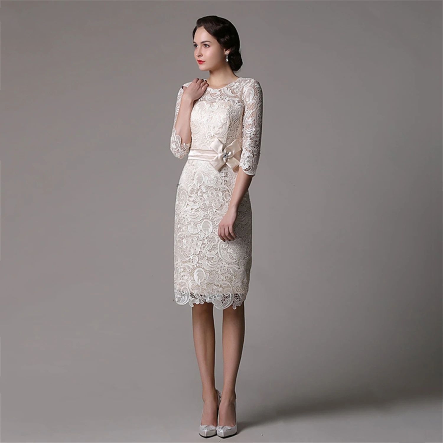 Elegancka sukienka koronkowa szara z rękawem 3/4 EU 40 (L) do kolan