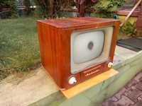 Stary telewizor lampowy Belweder
