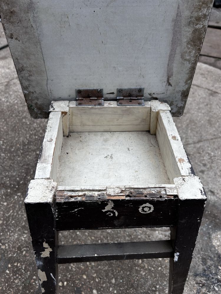 Taboret kuchenny ze schowkiem vintage