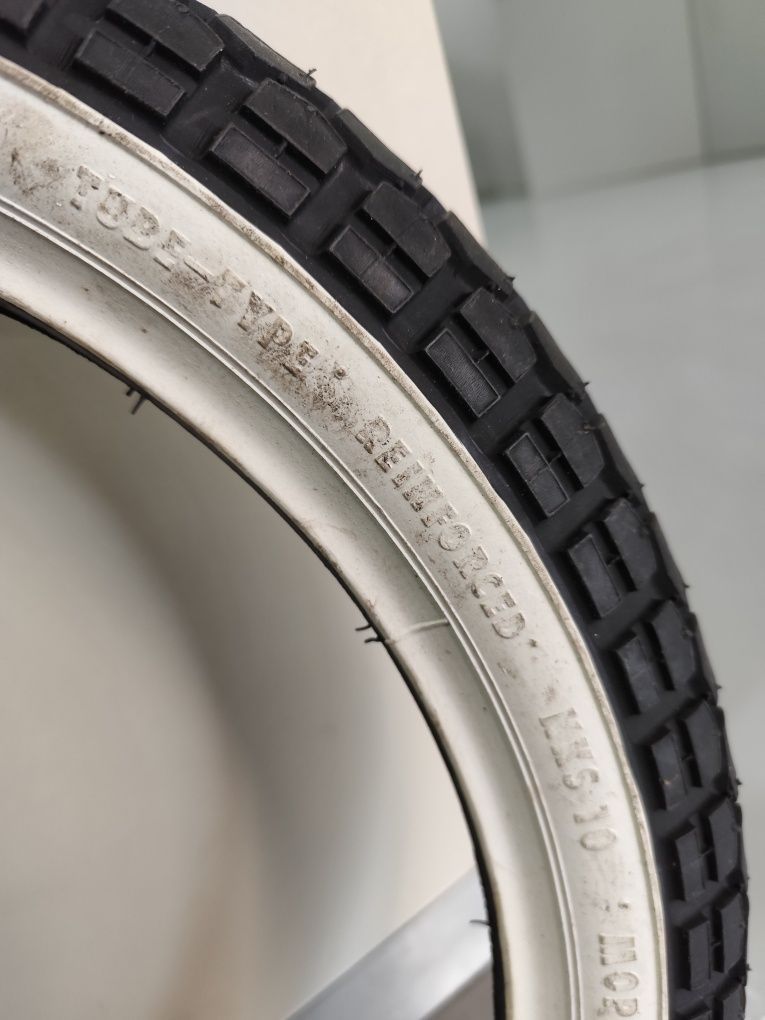 Pneus 2,4/3  17 continental jante 17  mobylette