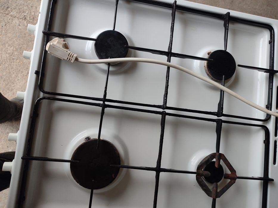 Газова плита Gorenje в робочому стані