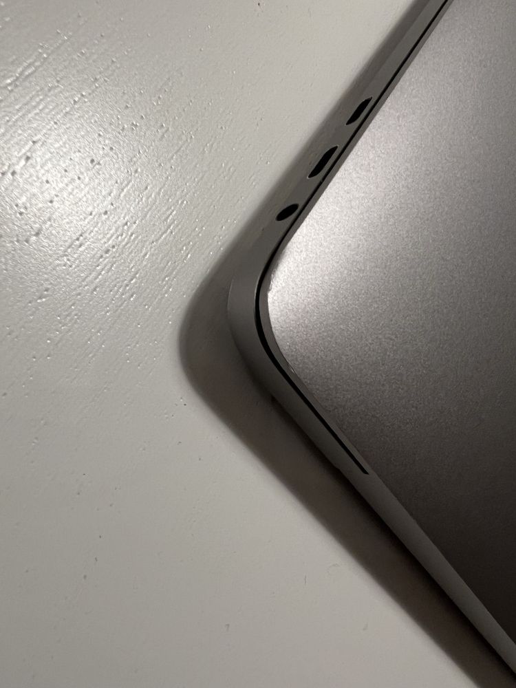 Apple MacBook pro 2016, 15.4”, touch bar, 2.6 GHz, 16gb, 256 SSD