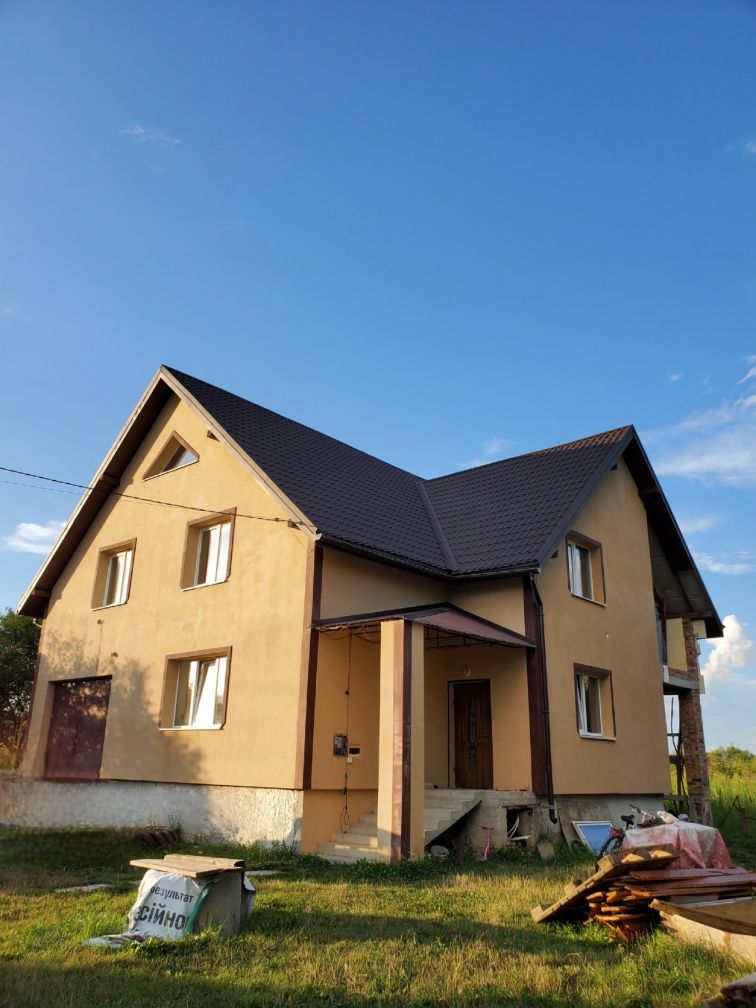 Житловий Будинок і простора ділянка!