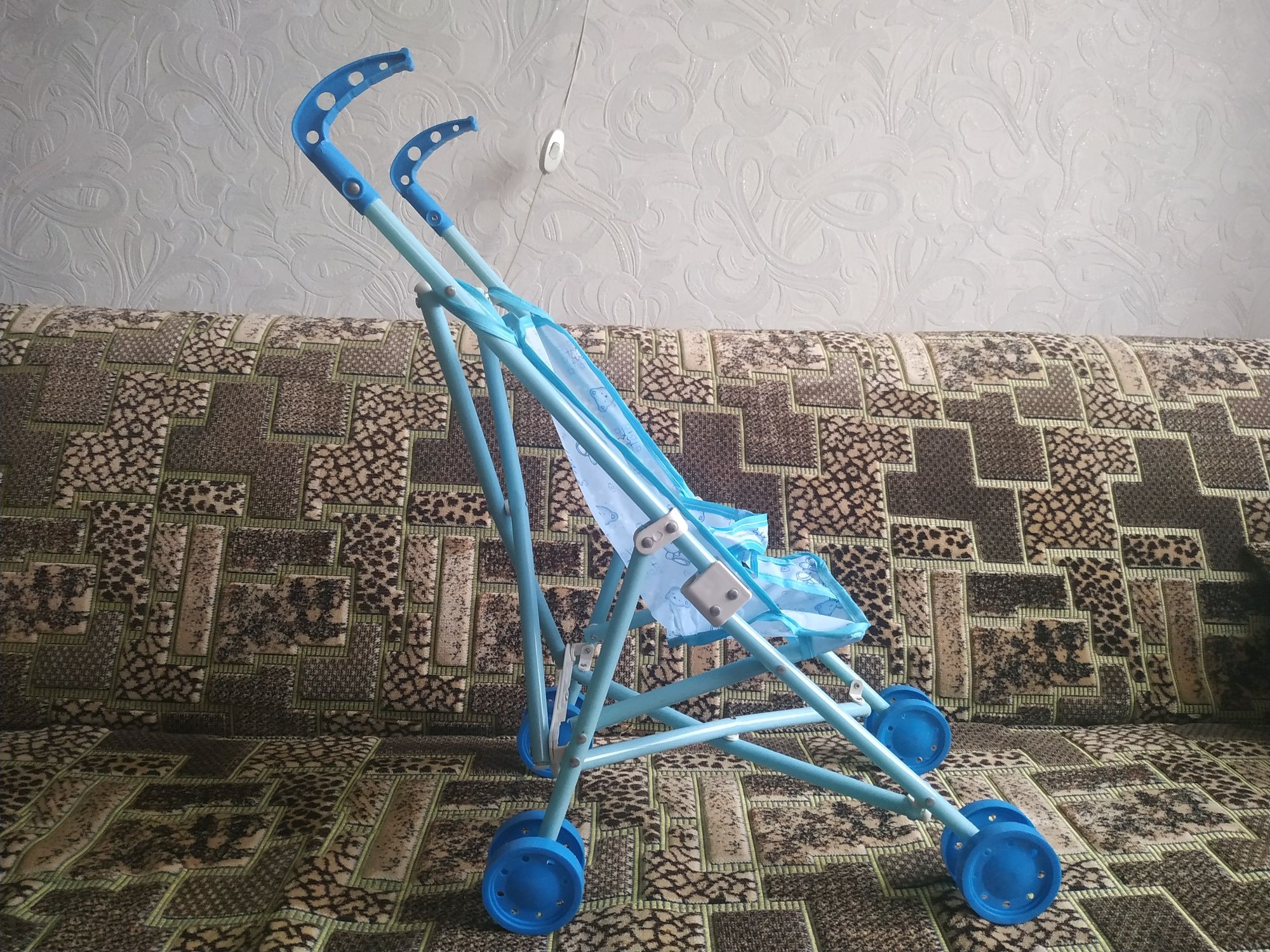Детская игрушечная коляска