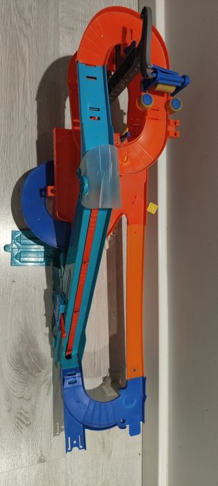 Mattel HOT WHEELS zestaw GARAŻ 3 Poziomy+tor