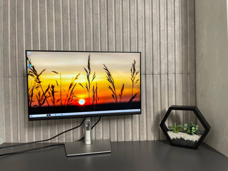 Безрамковий монітор DELL 24 дюйми full hd