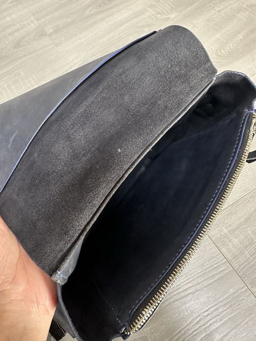 Шкіряна чоловіча сумка-планшет з патріотичним гравіюванням-вишиванка