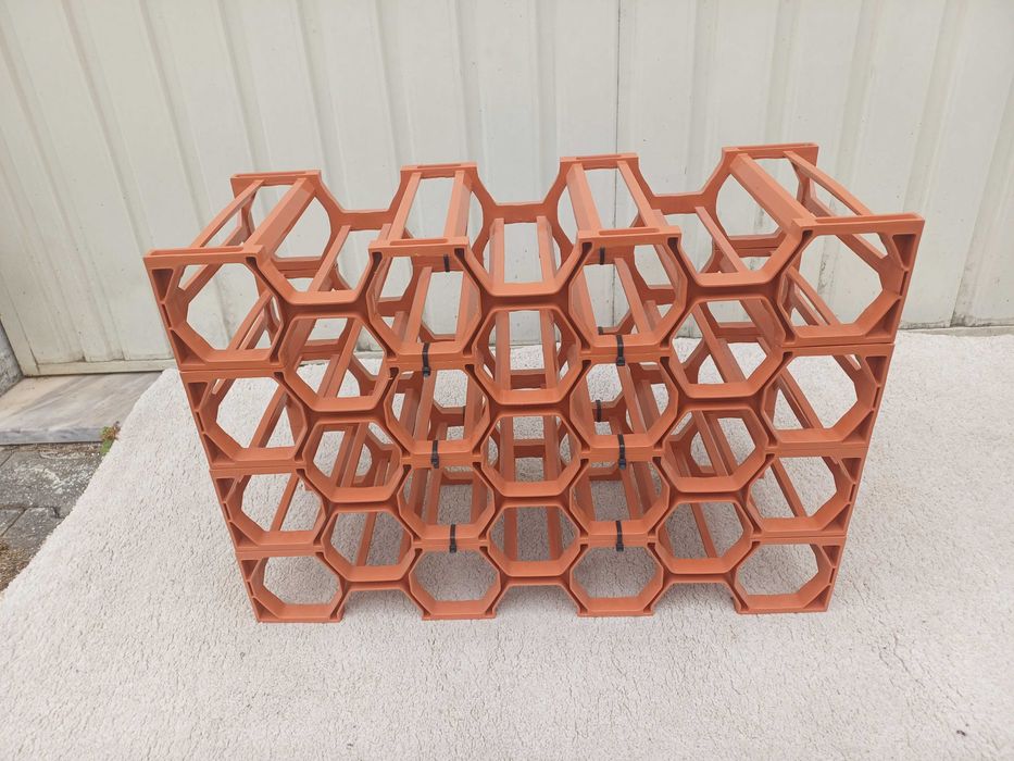 Garrafeira em plástico para 25 garrafas