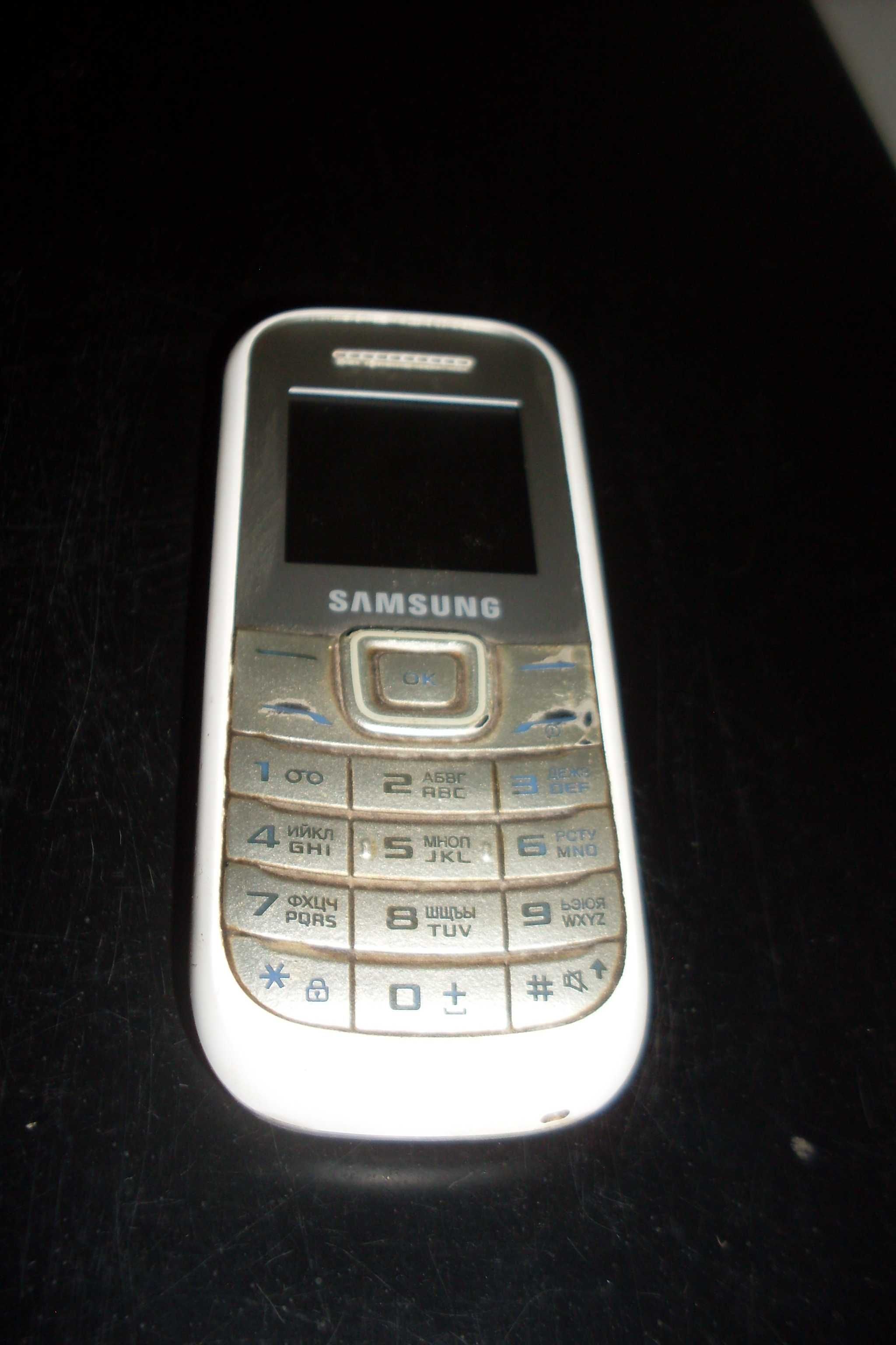 Продам кнопочний телефон Samsung