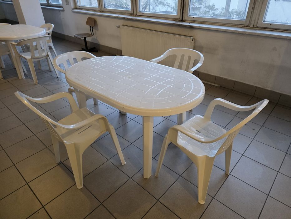 Krzesła i stoły plastikowe ogrodowe