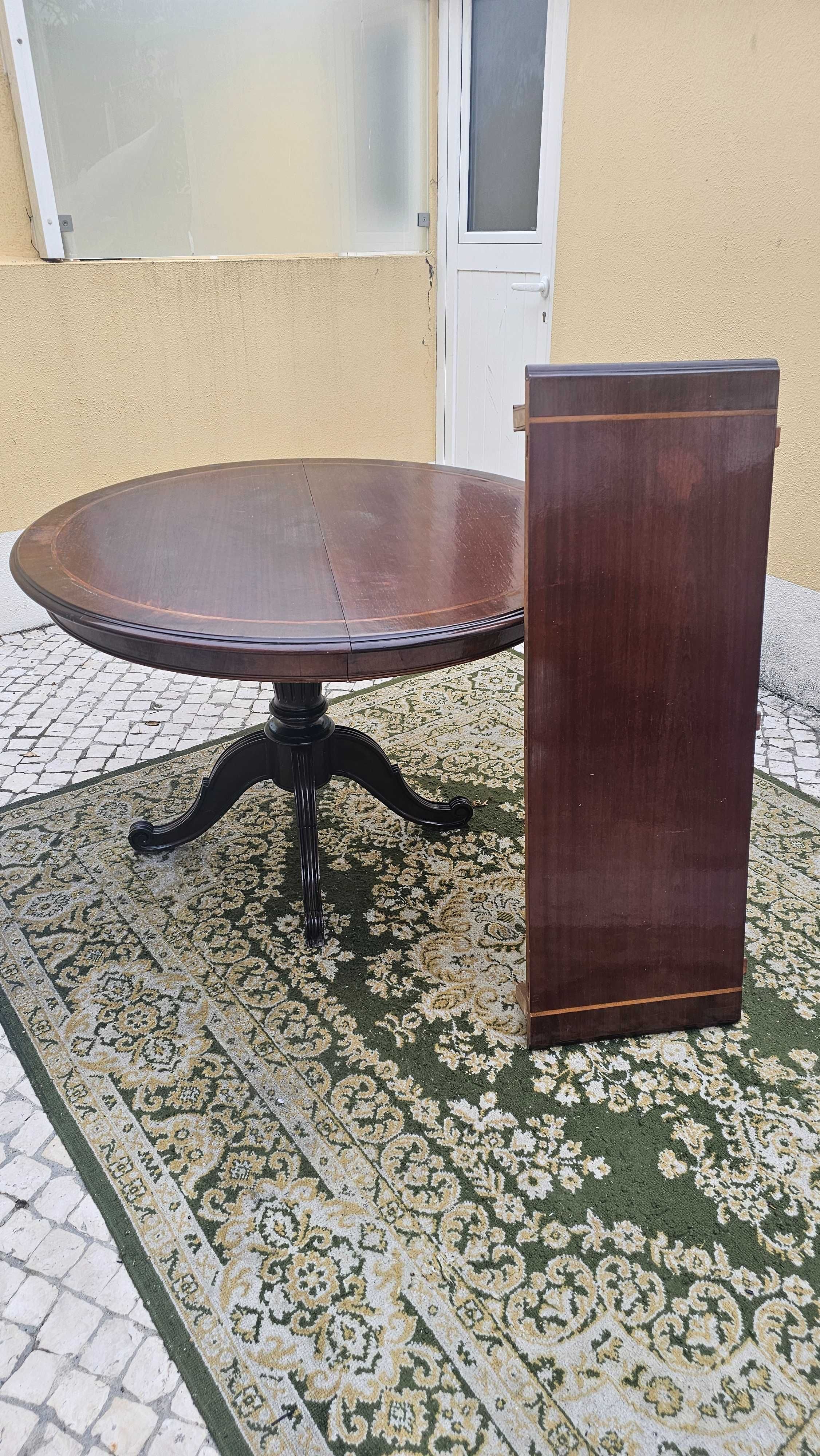 Mesa de madeira em muito bom estado