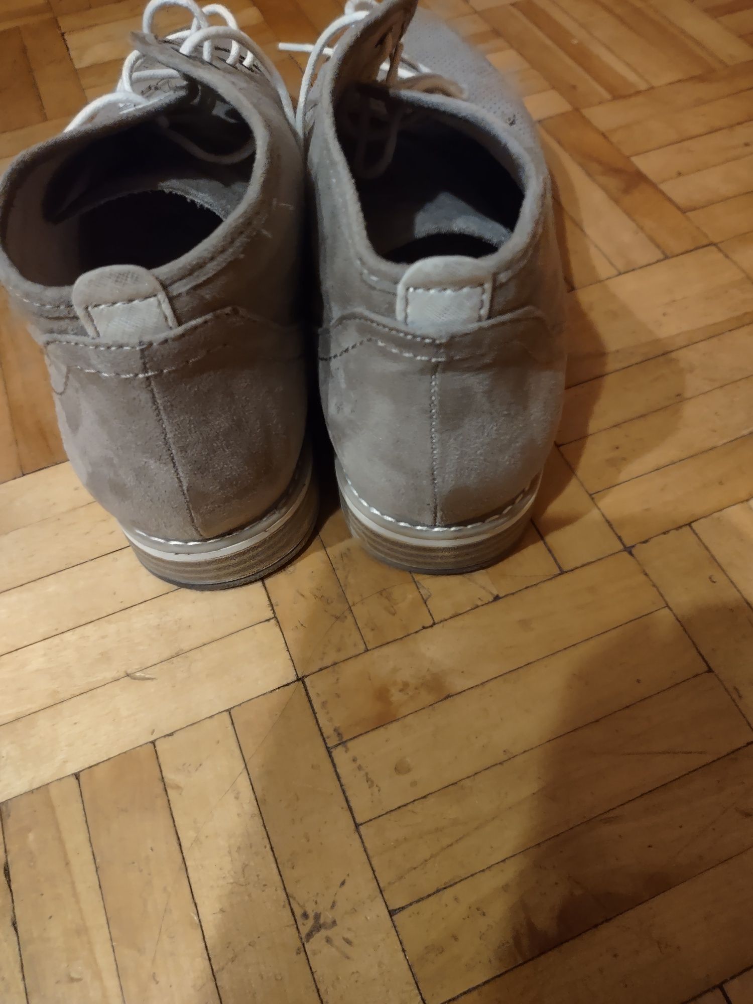 Buty o numerze 41