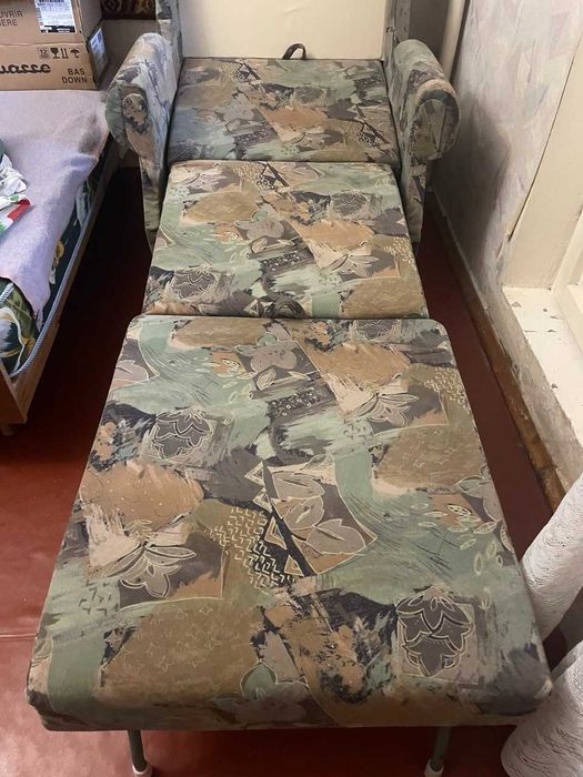 Розкладне крісло із новою обивкою