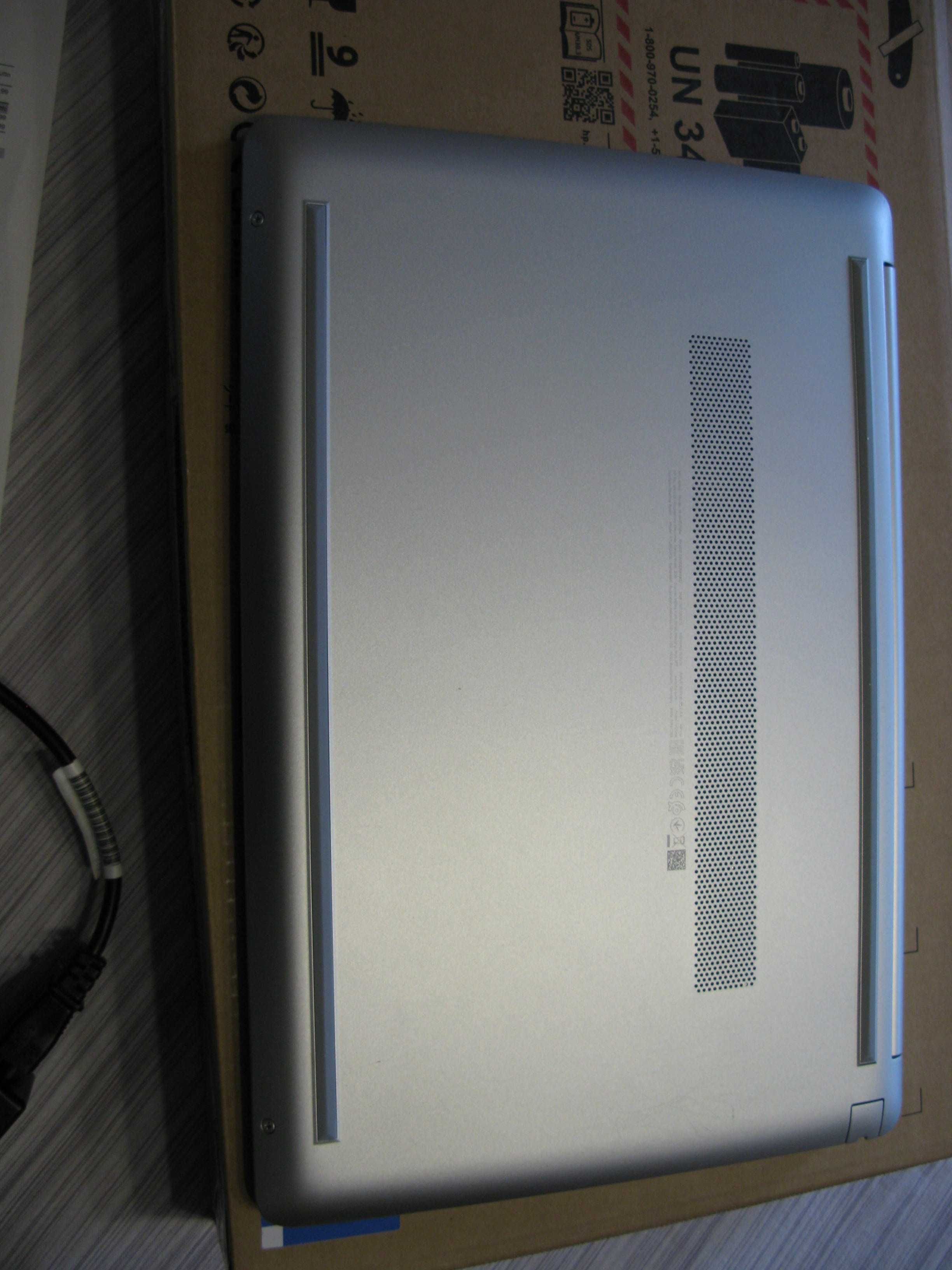 2,5-letni NOTEBOOK HP15- 15,6" ; 8GB ram;256 SSD