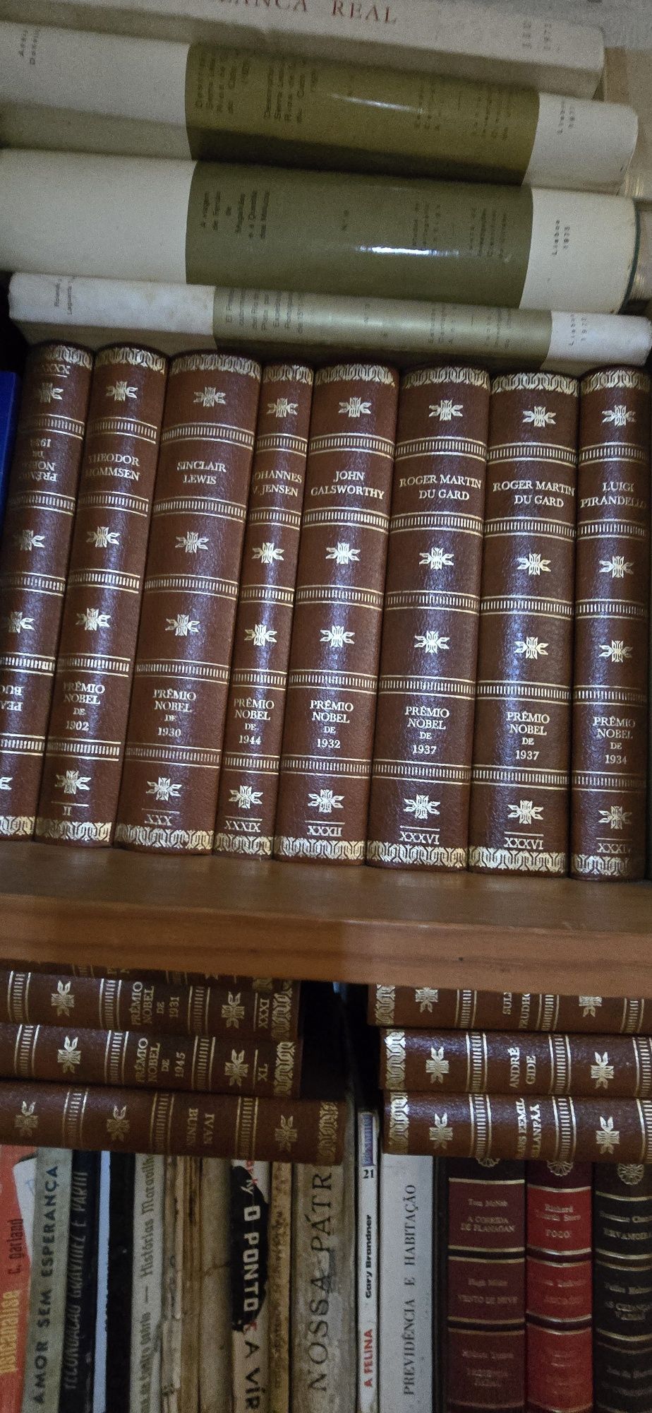 Vários Livros e enciclopédias