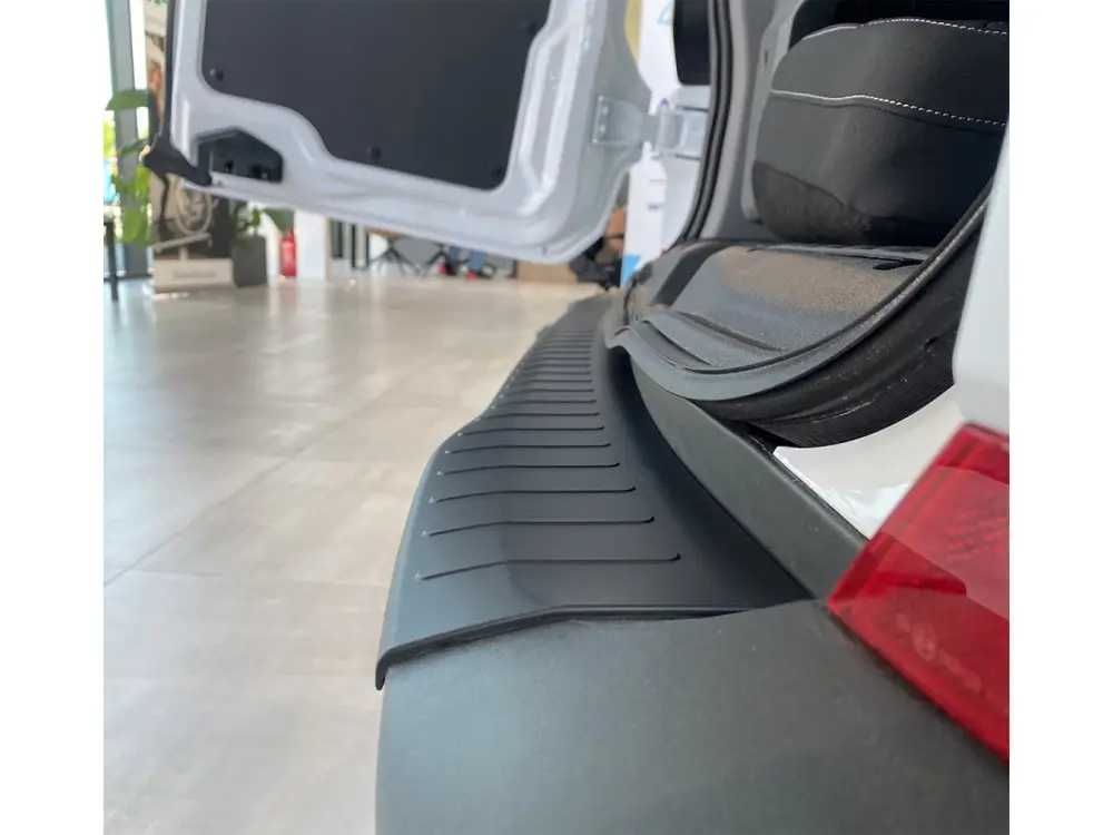 Nakładka na zderzak Ford Transit Custom