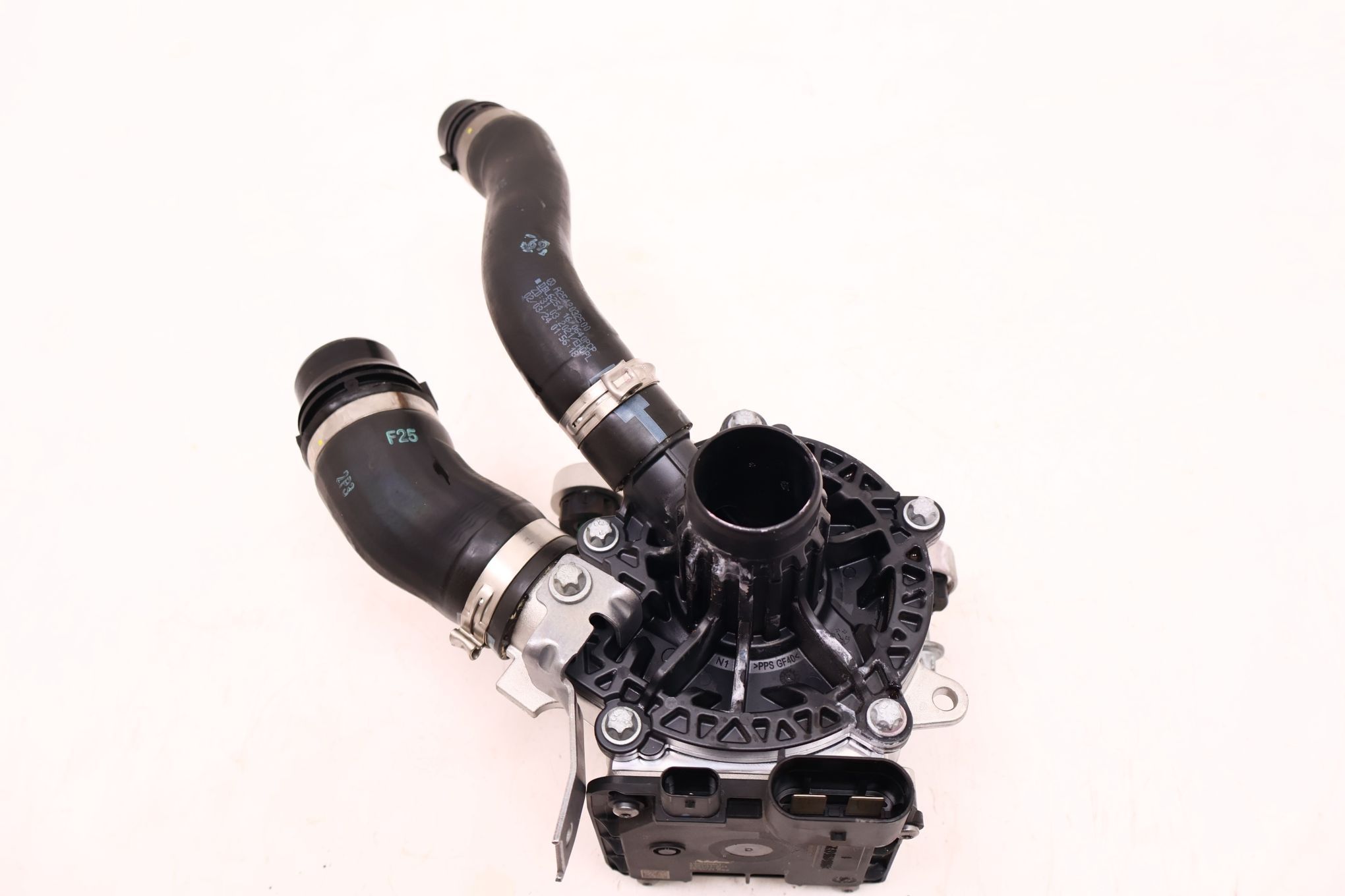 MERCEDES-BENZ CLE A236 300 4MATIC DODATKOWA POMPA WODY A2542003000