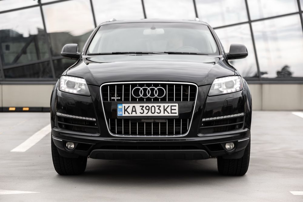 Продам Audi Q7 2013