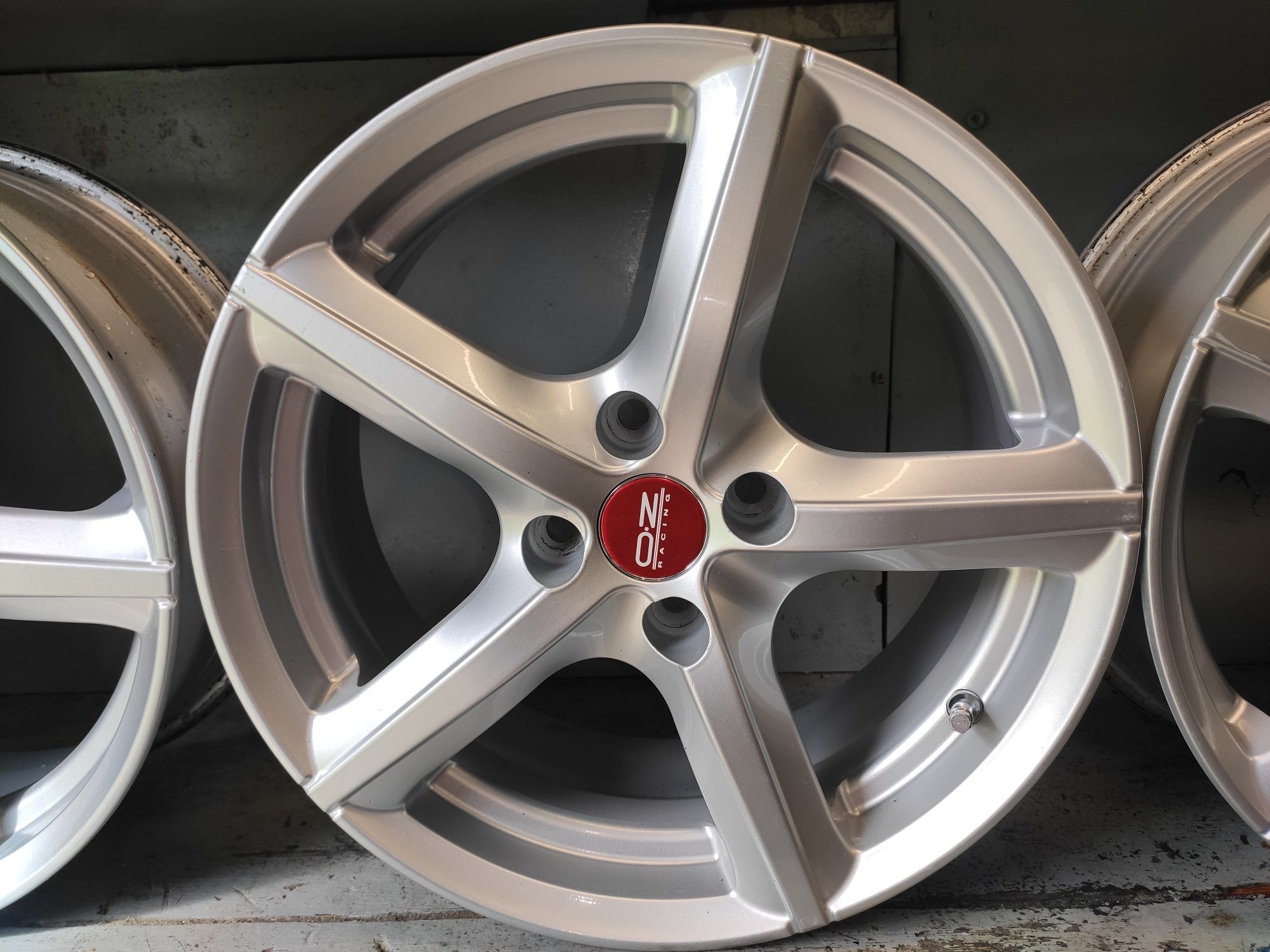 AVUS Racing AF8 16 cali, 4x100 (4x98) jak NOWE, lekkie, made in italy.