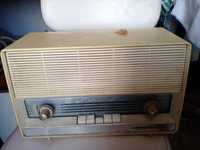 radio super antigo a válvulas