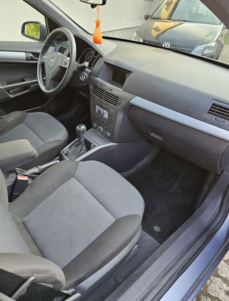 Opel Astra H srebrny