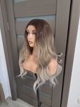 Peruca longa ondulada loira com renda