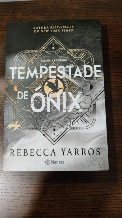 Livro Tempestade de Ónix de Rebeca Yarros