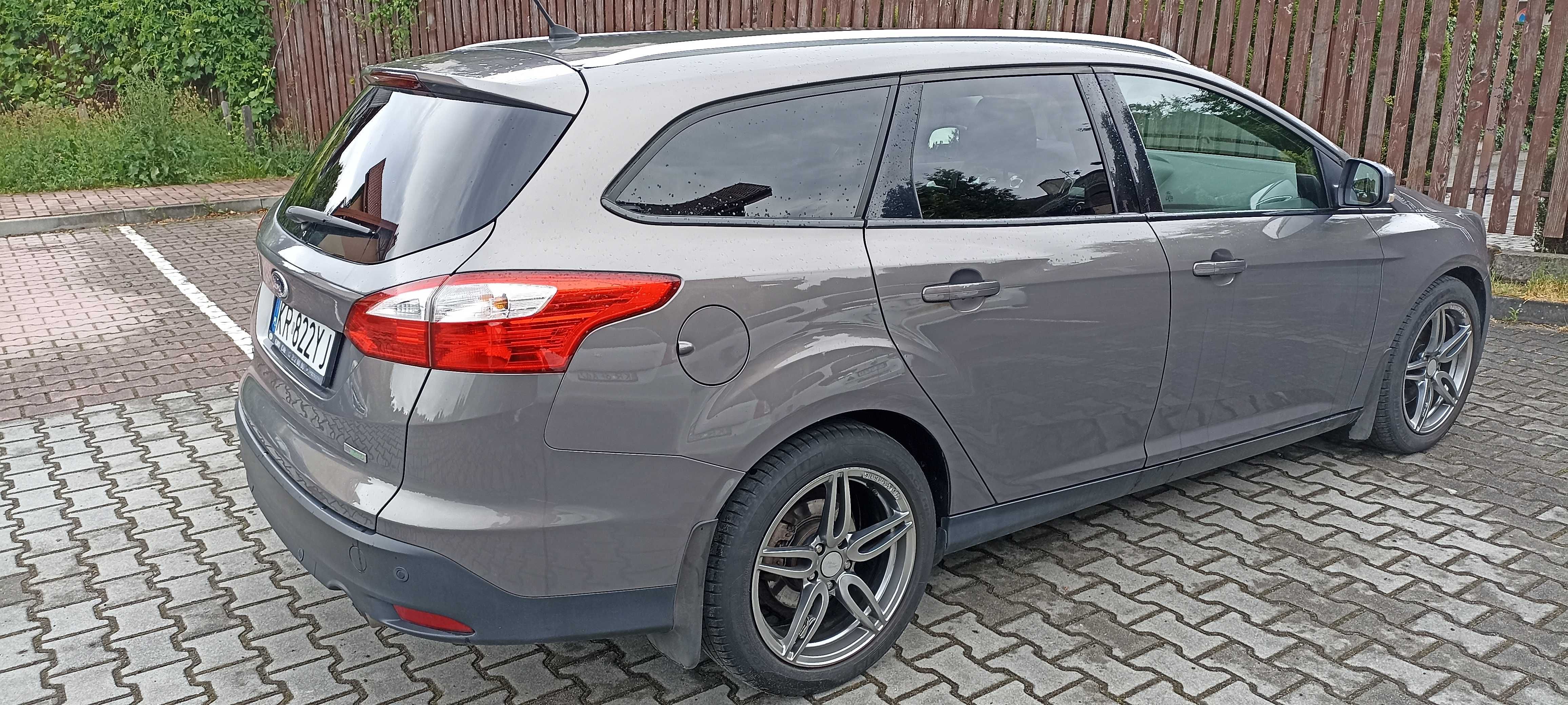 Ford Focus 1.6 Ecoboost Titanium, Nowy rozrząd, hak, zimówki na alu