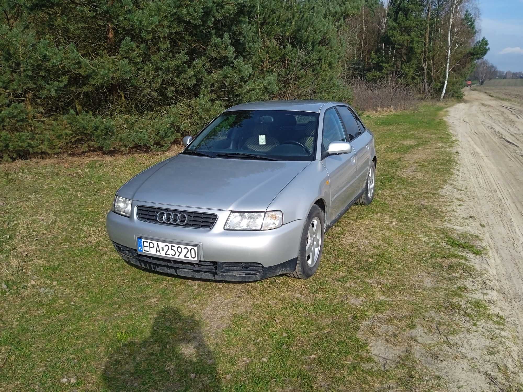 Audi a3 8l   1.6 benzyna  5 drzwi