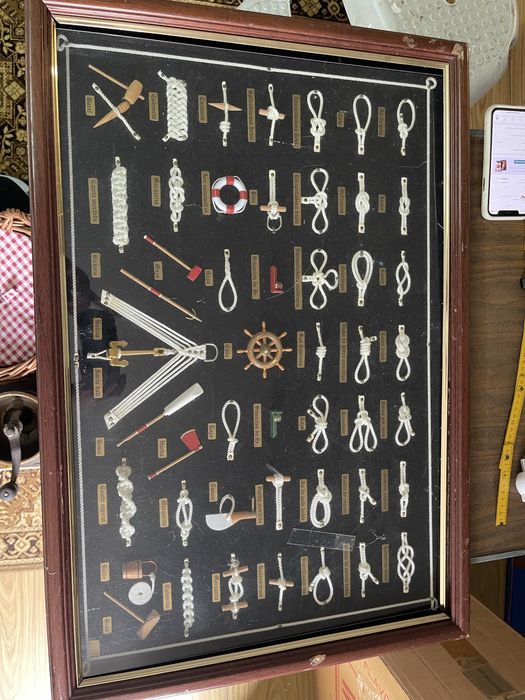 Quadro de nós de marinheiro com objetos náuticos – para restauro