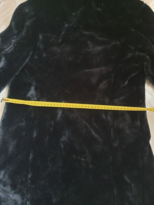 Шуба из мутона с капюшоном.