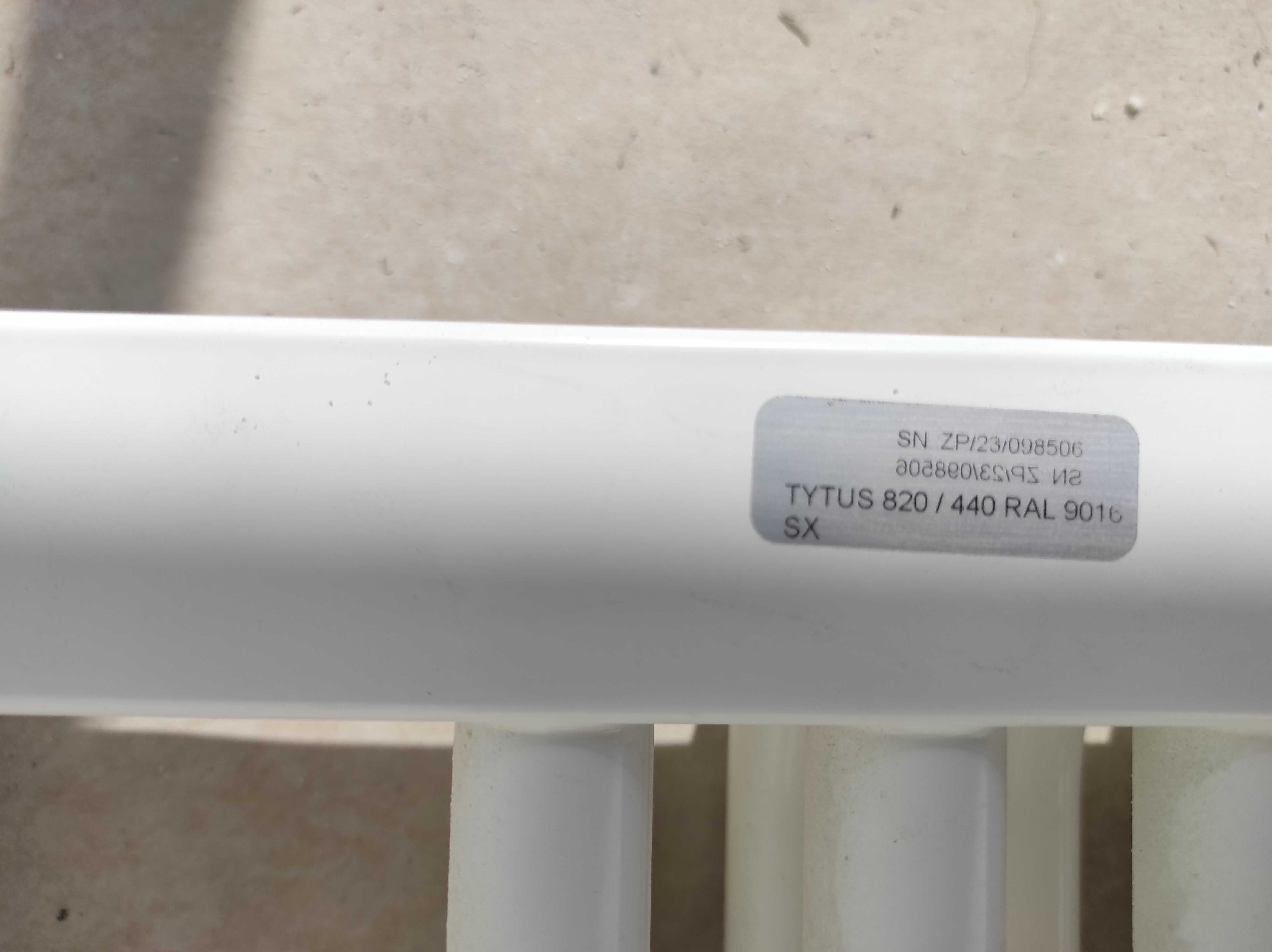 Grzejnik łazienkowy Tytus terma 820x440 z termostatem