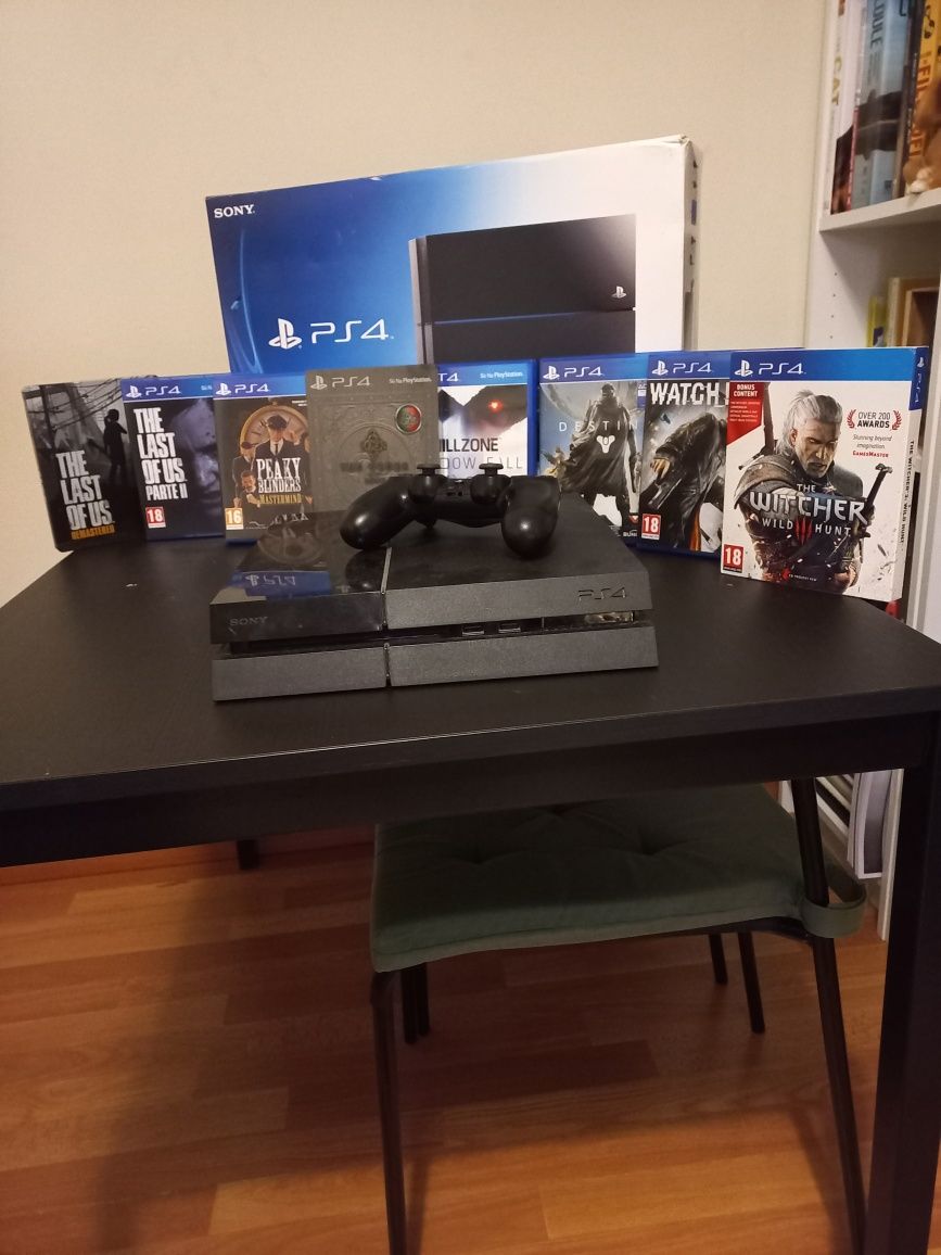 PS4 500GB com comando e 10 jogos