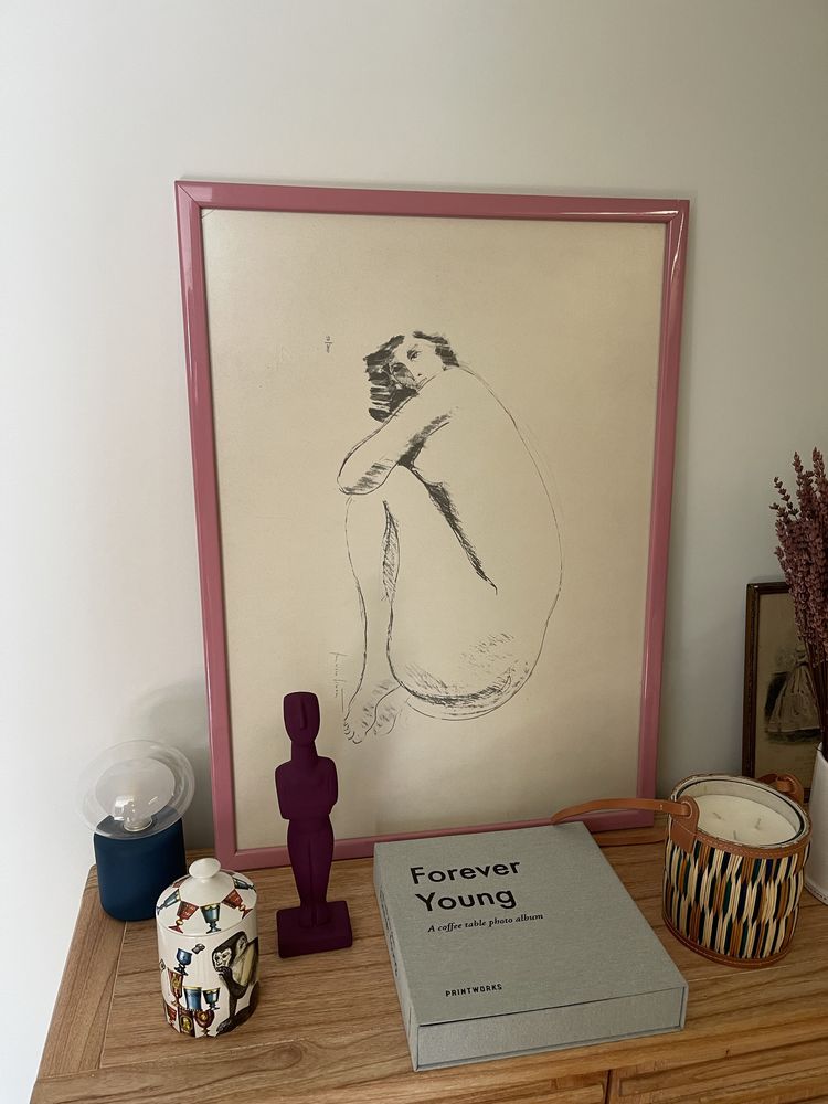 Quadro com moldura cor de rosa