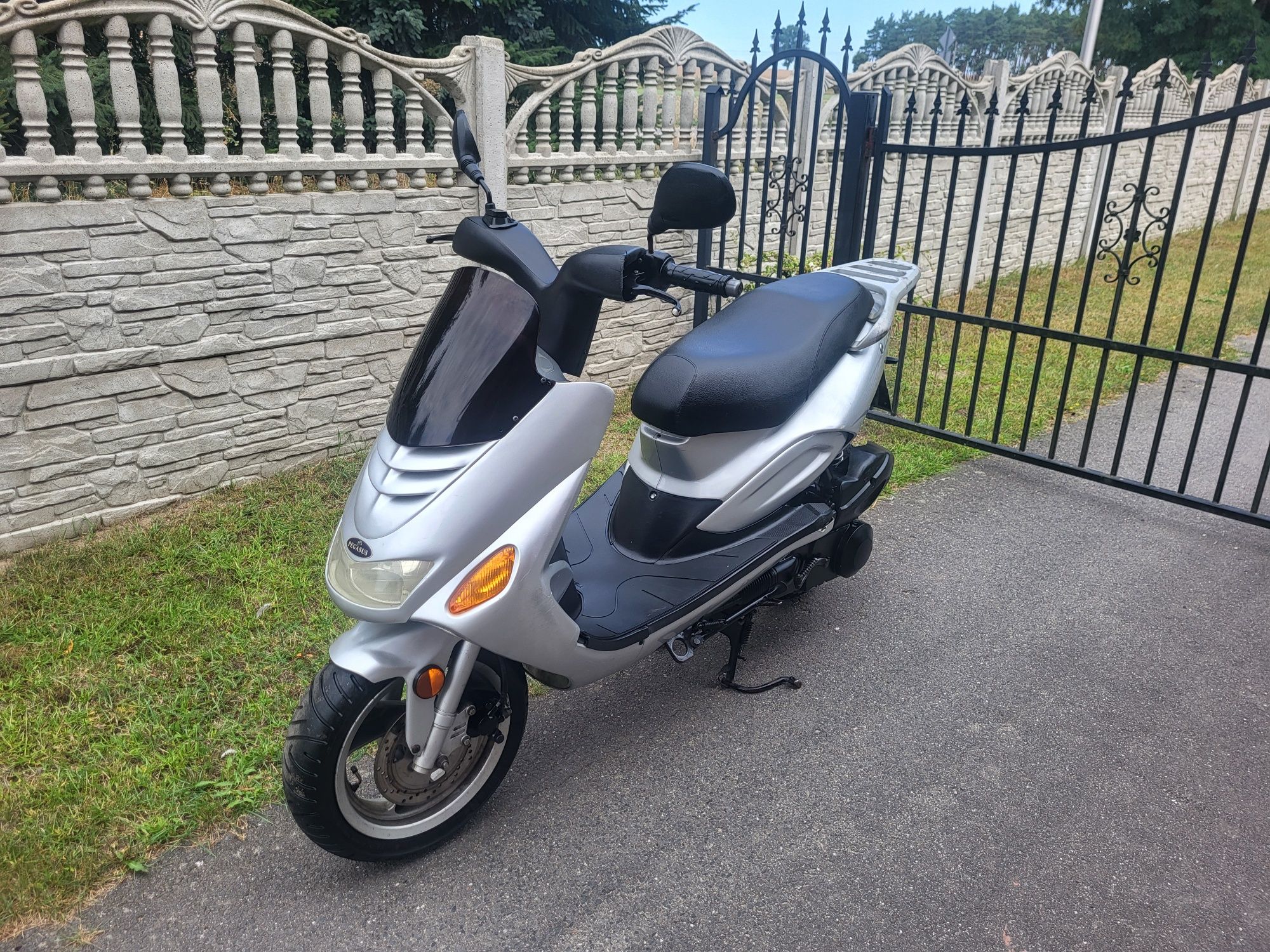 Motorower Skuter 125cm3 motor Pegasus Corona 125 moc 10KM