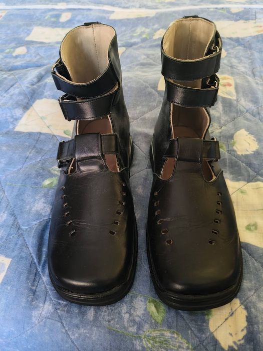 Продам ортопедичні ботинки