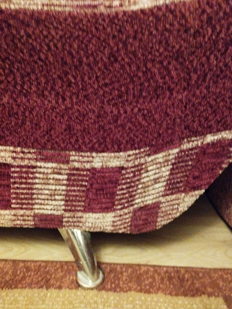 Sofa rozkładana z pojemnikiem .
