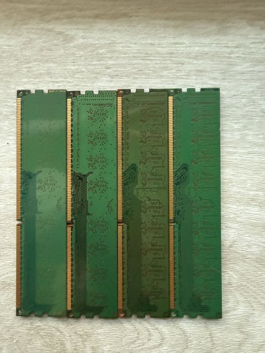 Оперативна памʼять 4шт по 2 гб ( працюють)
