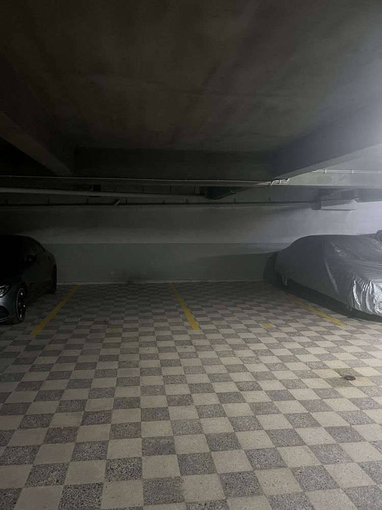 Aluga-se lugar de estacionamento garagem