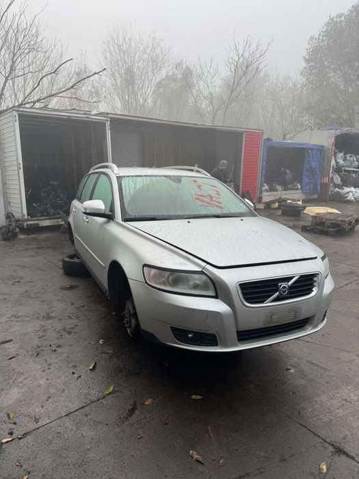 Крило Volvo v50 Розборка Вольво в50