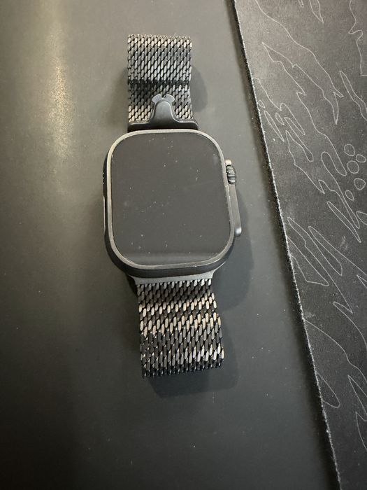 Apple Watch Ultra 3 Black Titanium Milanese Loop - M