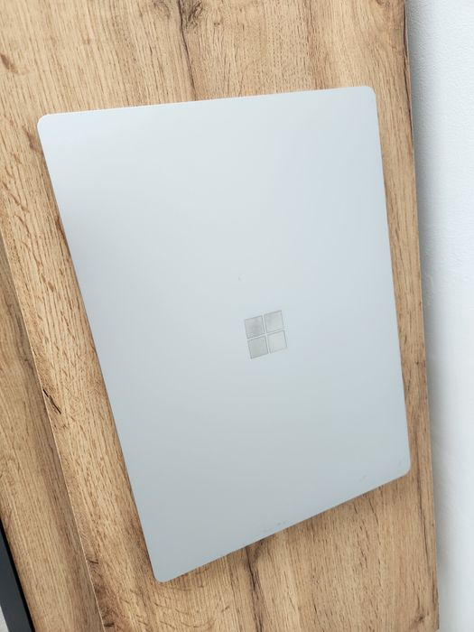 Microsoft Surface Laptop 3 i5-1035G7 16GB RAM 256GB SSD Сенсорний