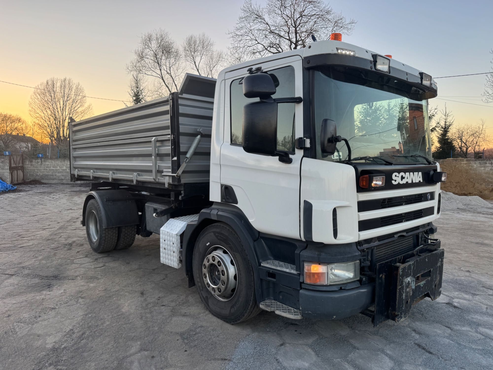 Scania P94 220 wywrotka