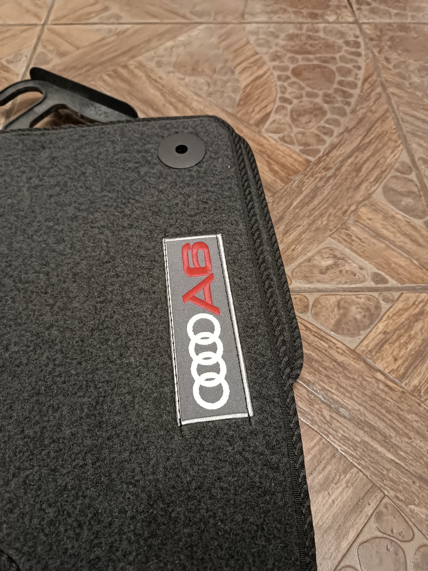 Килимки в авто Audi A6C6